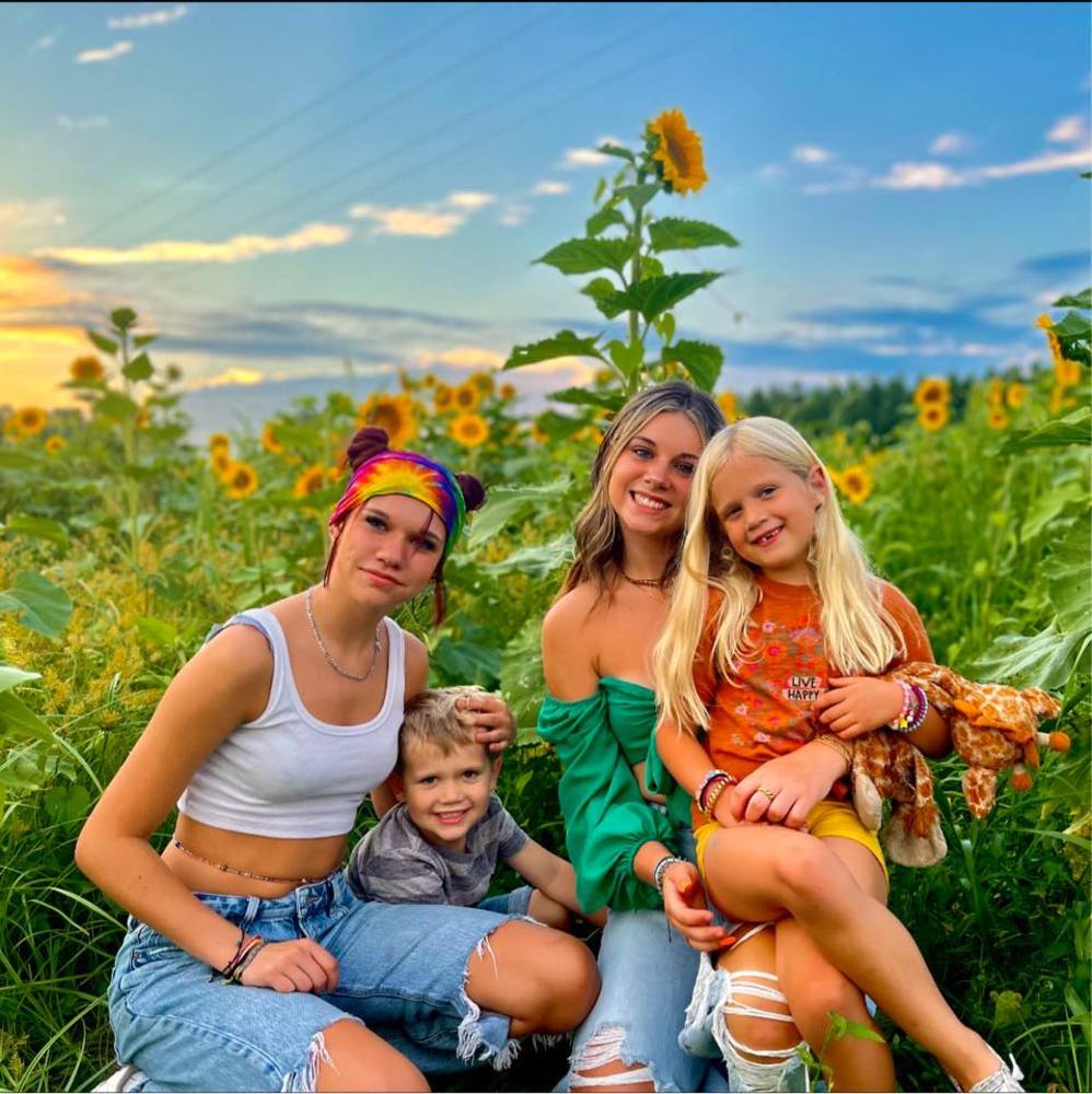 Meet your Posher, Elisah